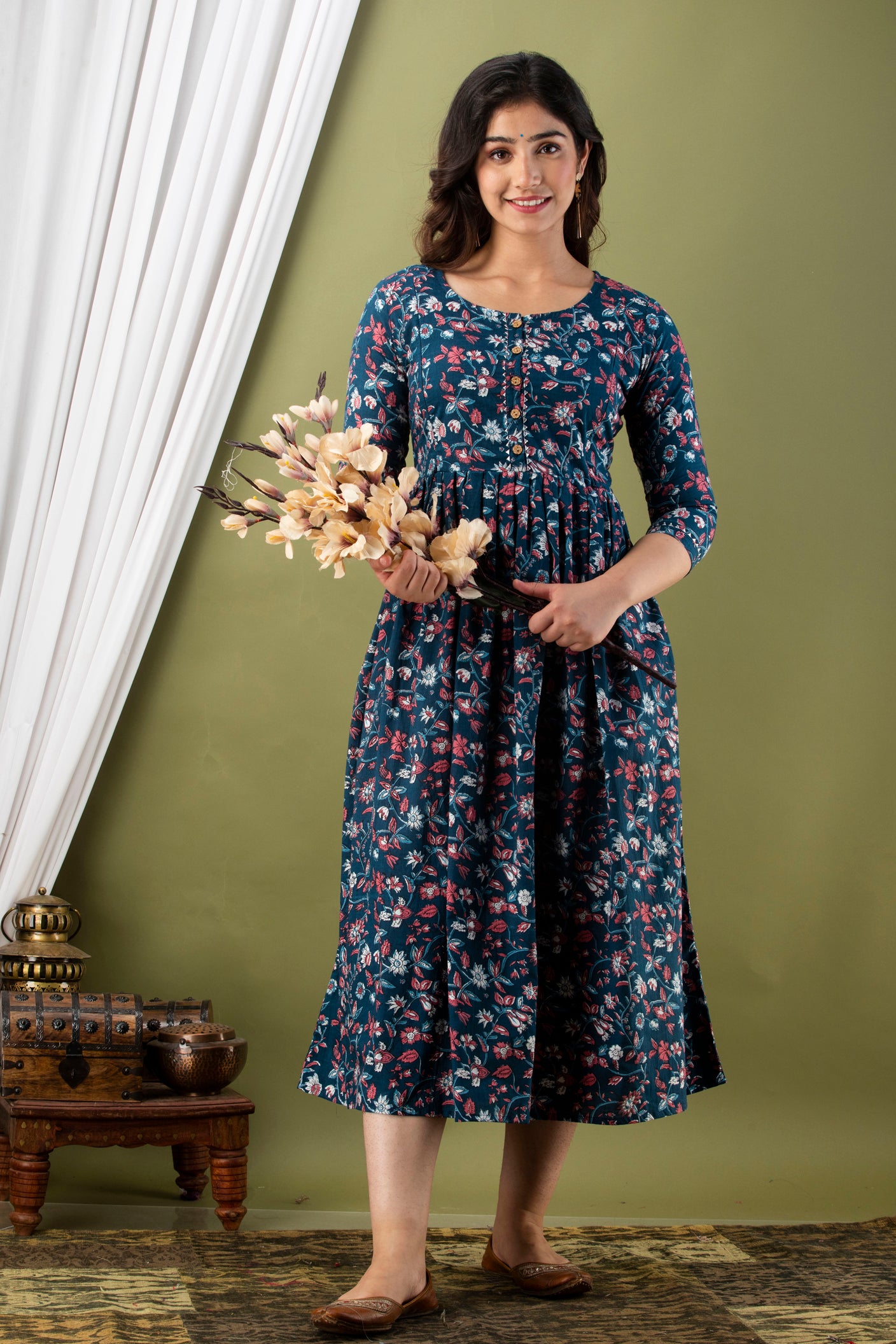 Majestic divas Cotton Teal Blue Ditsy Floral Allover Printed Maternity Feeding Kurta Dress with Dual Zippers