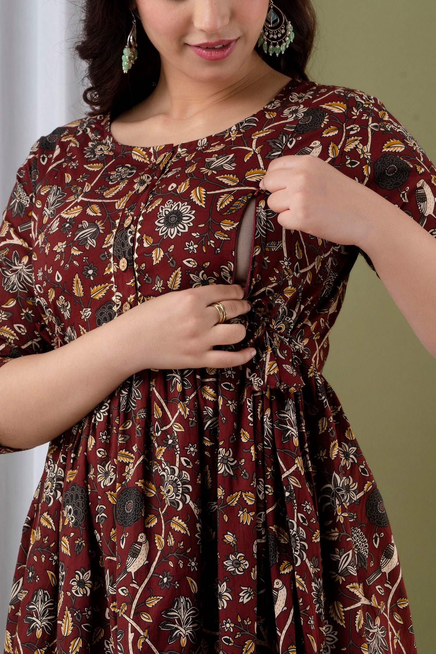 Majestic divas Cotton Maroon Floral & Bird Printed Maternity Feeding Kurta Dress with Dual Zippers