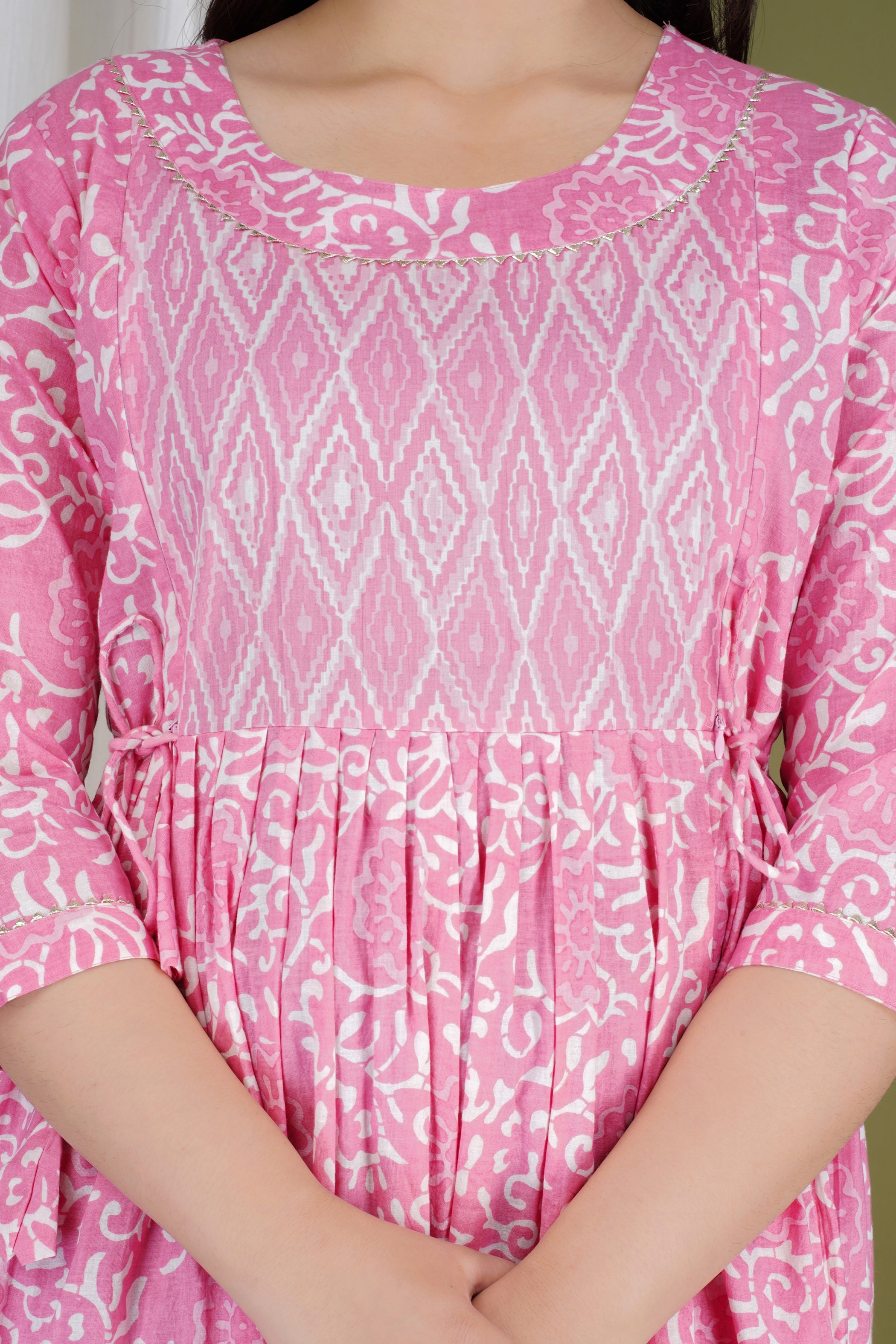 Majestic divas Cotton Pink Floral & Ikat Printed Maternity Feeding Kurta Dress with Dual Zippers & Side Tie-Up