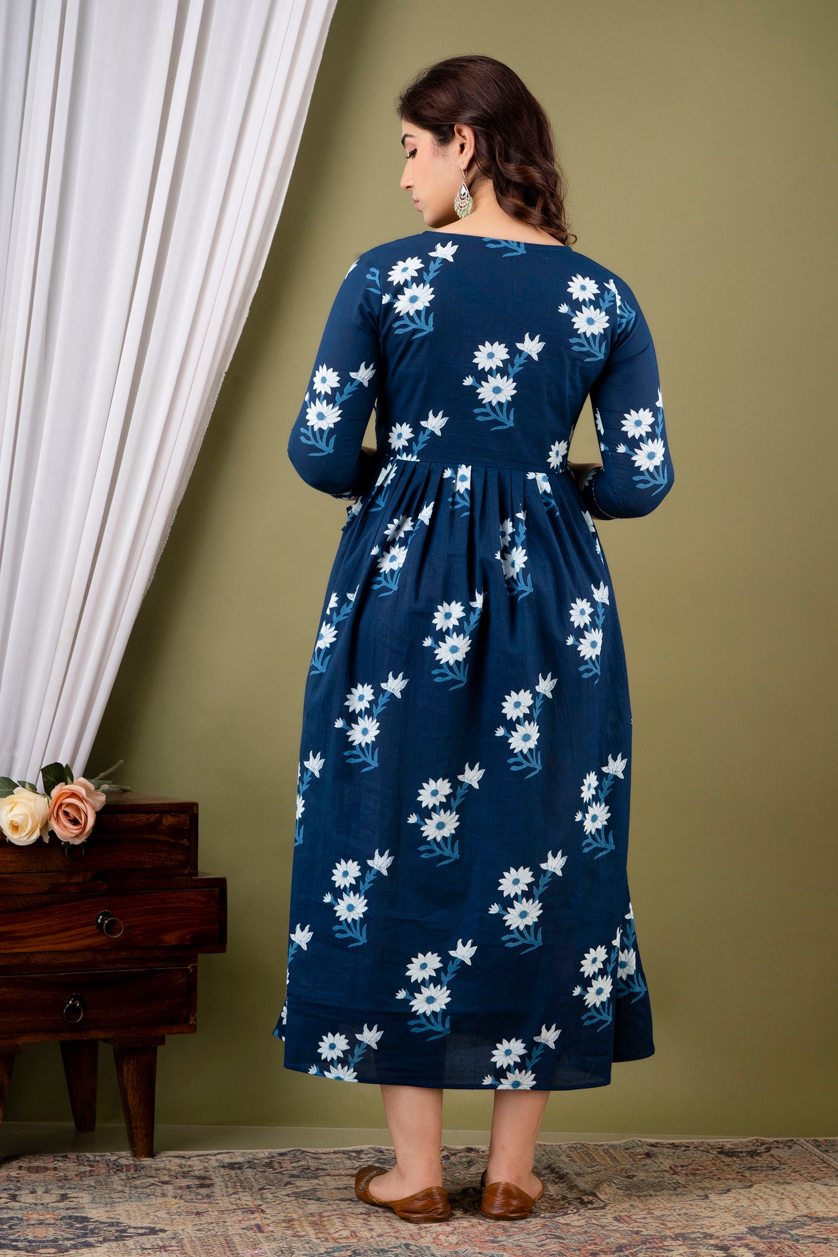 Majestic divas Cotton Navy Blue Daisy Floral Printed Maternity Feeding Kurta Dress with Dual Zippers