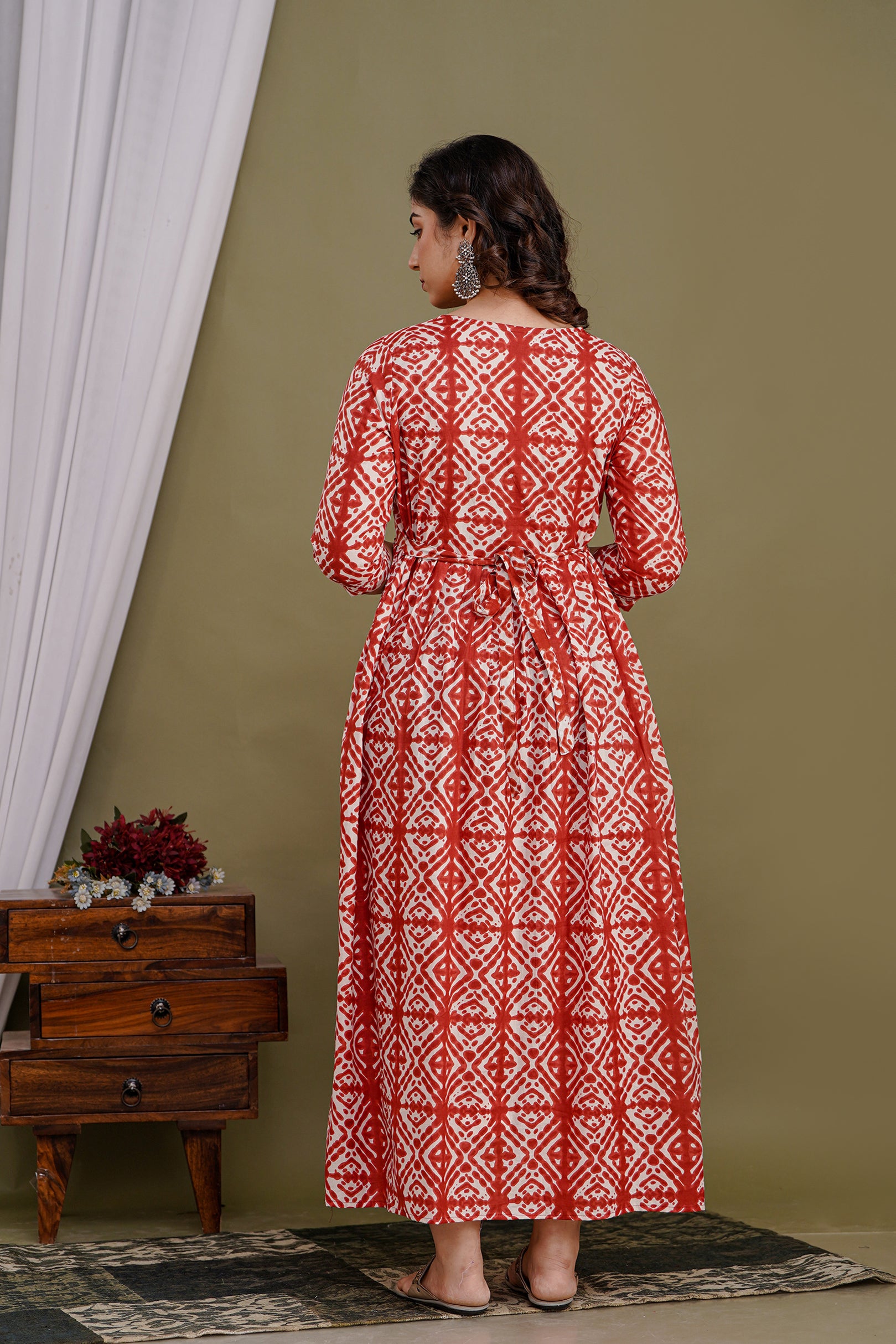 Majestic divas Cotton Red Abstract Geometric Printed Maternity Feeding Kurta Dress with Dual Zippers Secondary image