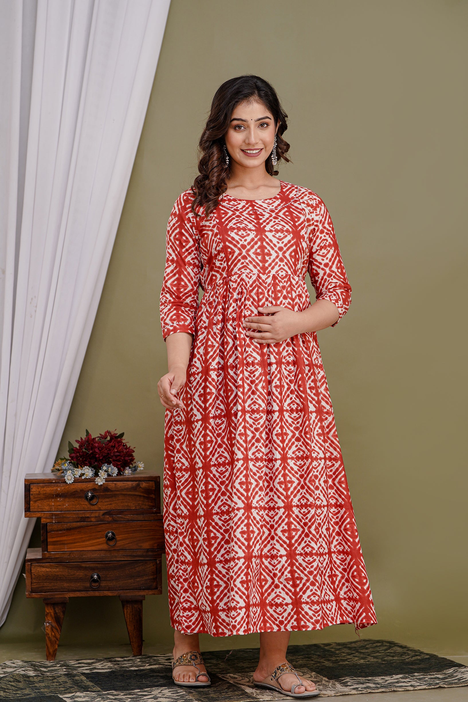 Majestic divas Cotton Red Abstract Geometric Printed Maternity Feeding Kurta Dress with Dual Zippers