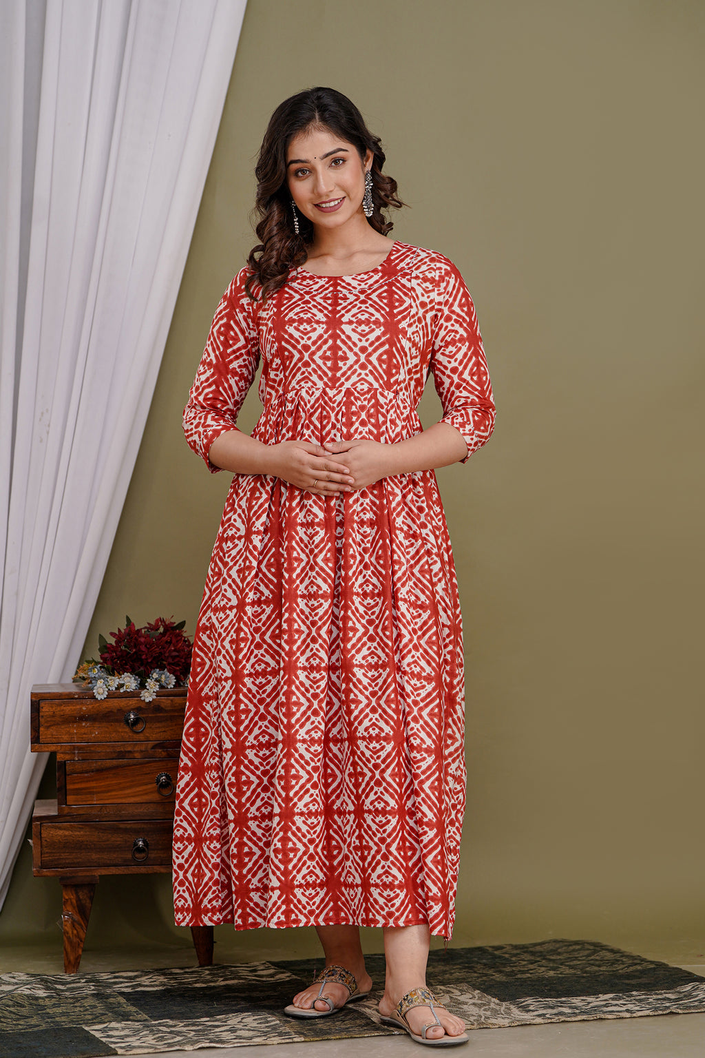 Majestic divas Cotton Red Abstract Geometric Printed Maternity Feeding Kurta Dress with Dual Zippers