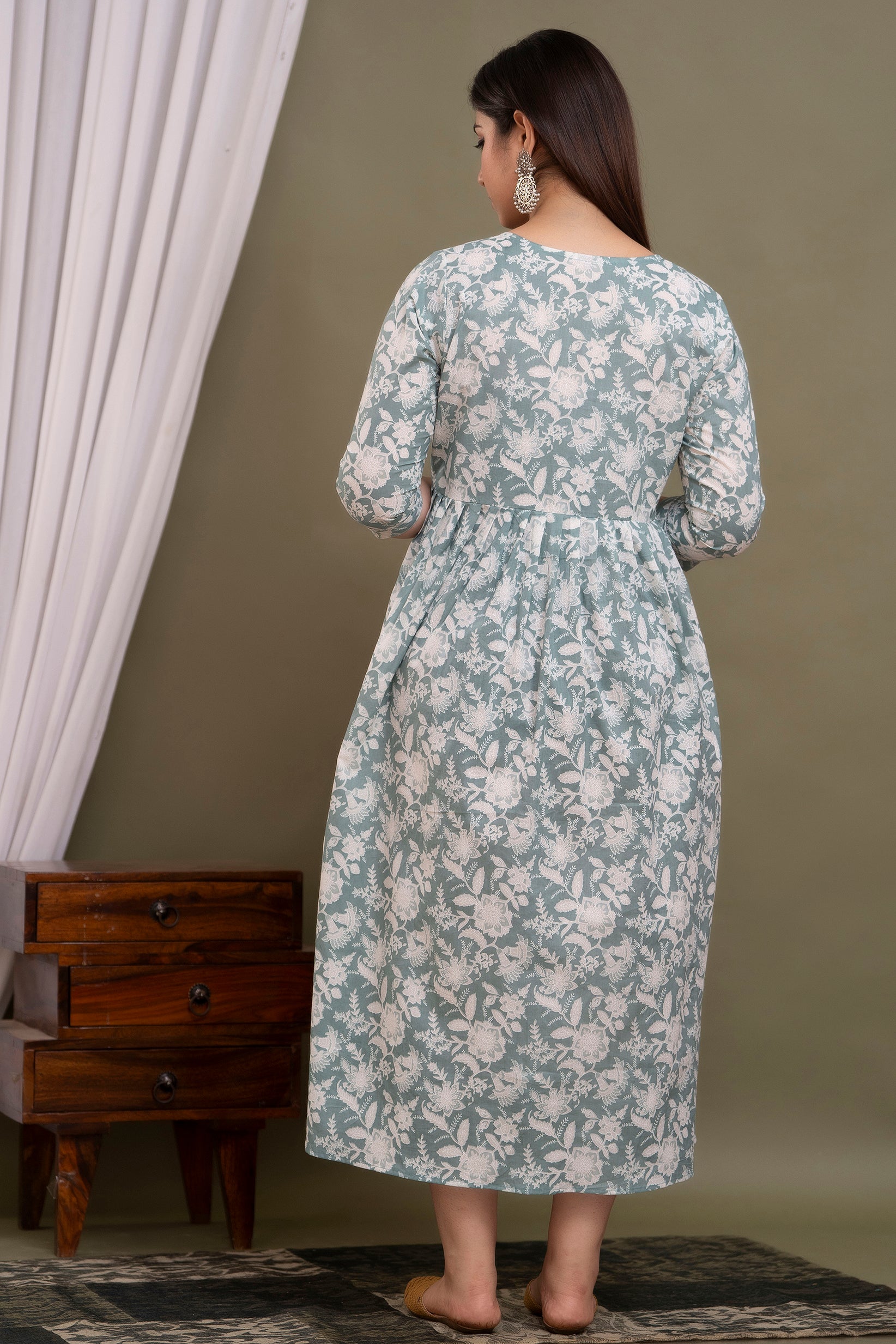 Majestic divas Cotton Sea Green White Floral Printed Maternity Feeding Kurta Dress with Dual Side Zippers Secondary image