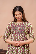 Majestic divas Cotton Olive Green & Wine Zigzag Printed Maternity Feeding Kurta Dress with Dual Side Zippers