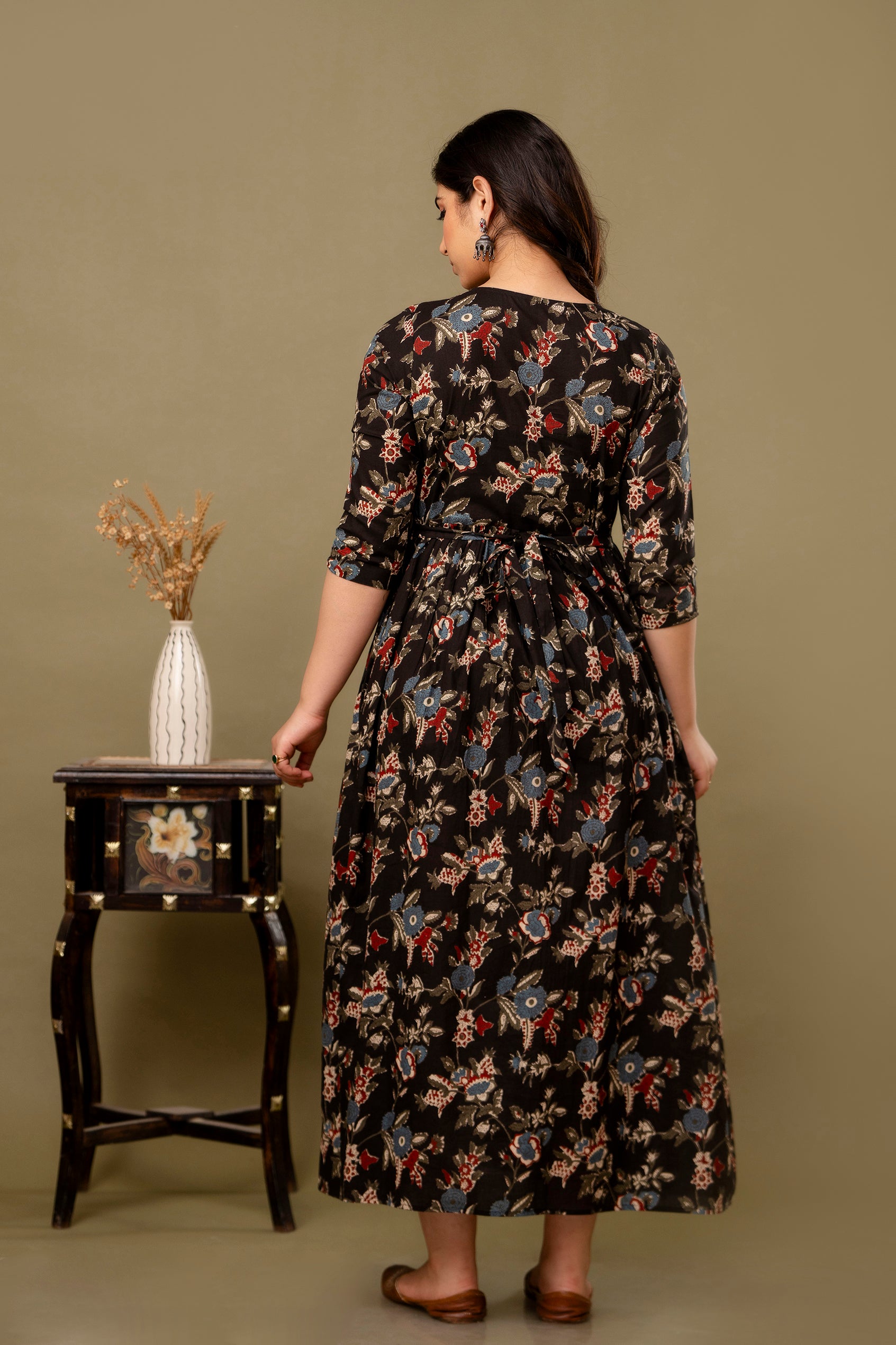 Majestic divas Cotton Black Multicolor Floral Printed Maternity Feeding Kurta Dress with Dual Side Zippers Secondary image