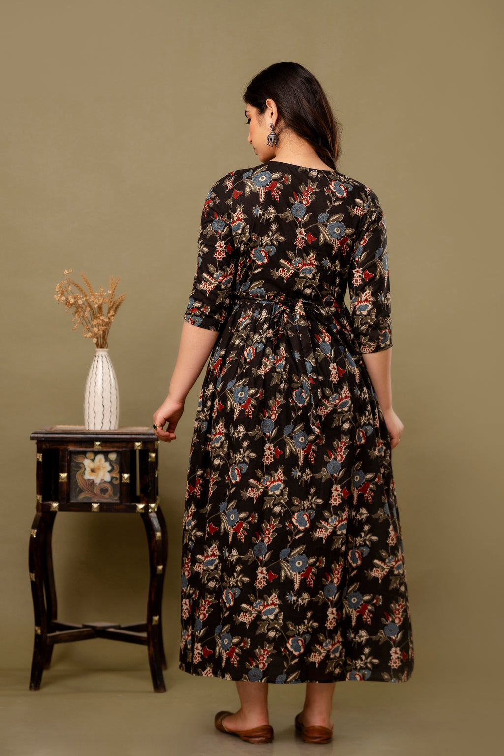 Majestic divas Cotton Black Multicolor Floral Printed Maternity Feeding Kurta Dress with Dual Side Zippers