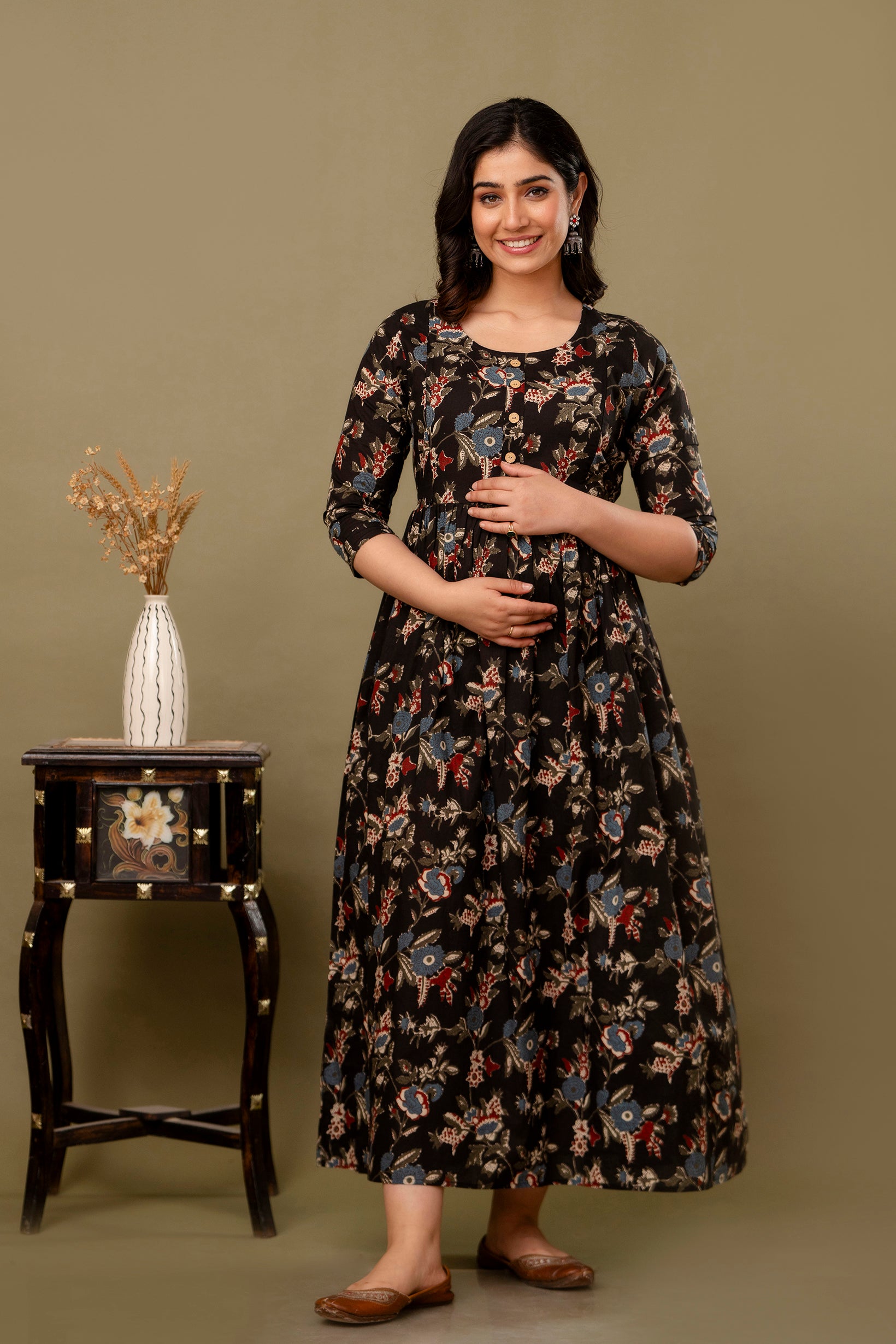 Majestic divas Cotton Black Multicolor Floral Printed Maternity Feeding Kurta Dress with Dual Side Zippers