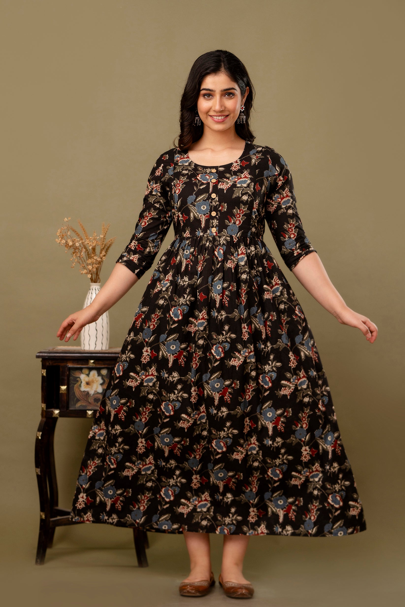 Majestic divas Cotton Black Multicolor Floral Printed Maternity Feeding Kurta Dress with Dual Side Zippers