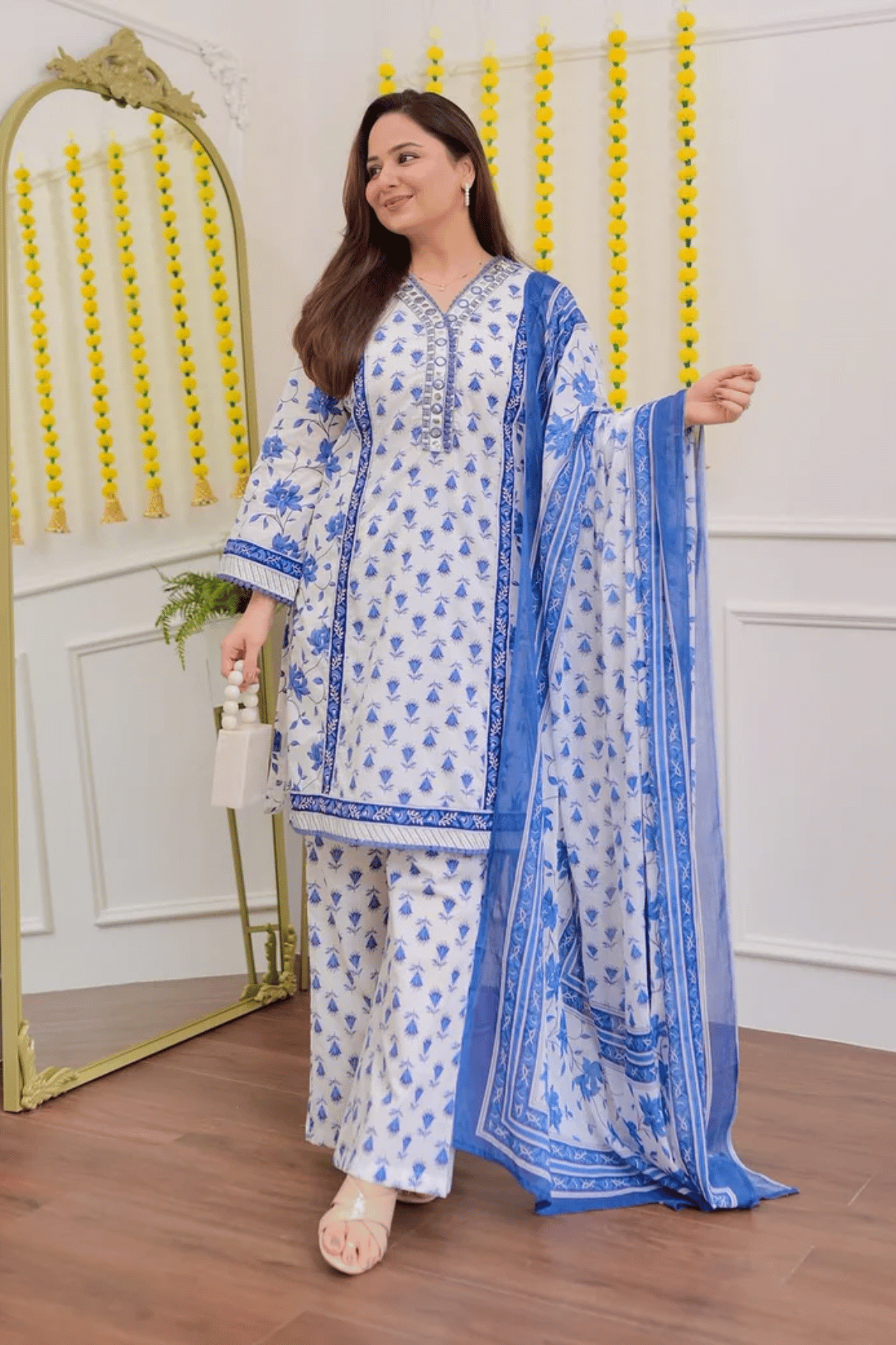 Majestic Diva's White & Blue Floral Printed Dupatta Set Main image