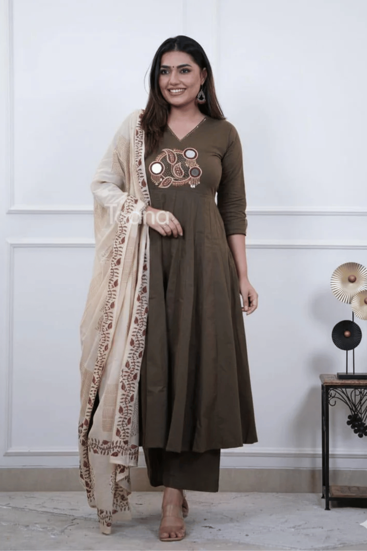 Majestic Diva's Olive Brown Embroidered Dupatta Set Main image