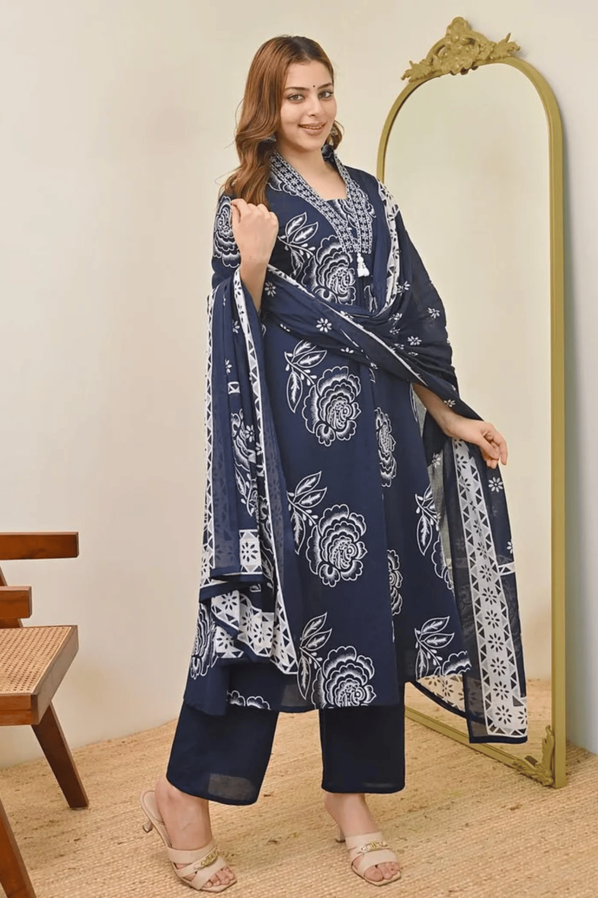 Majestic Diva's Navy Blue Floral Printed Dupatta Set Main image
