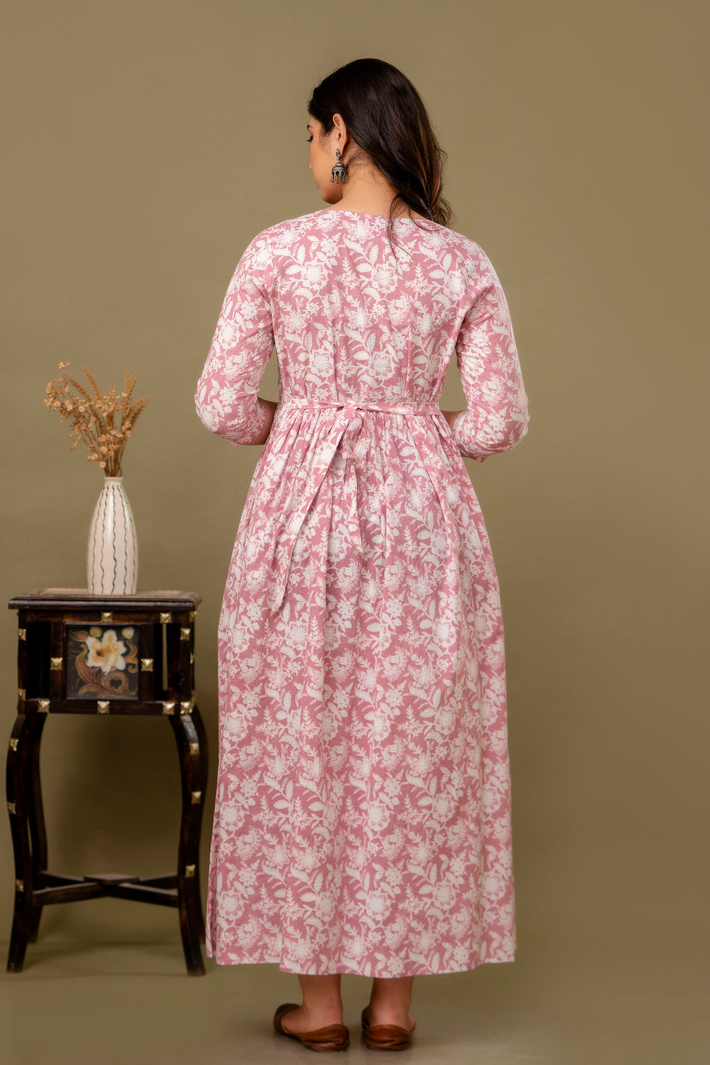 Majestic divas Cotton Blush Pink White Floral Printed Maternity Feeding Kurta Dress with Dual Side Zippers