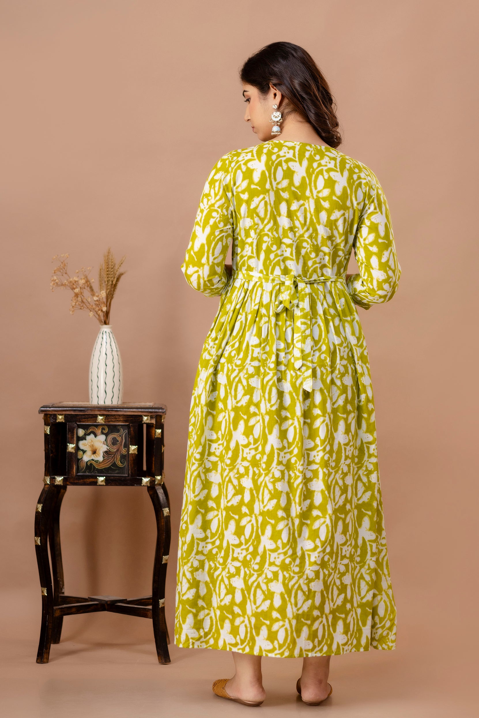 Majestic divas Cotton Lime Green Abstract Floral Printed Maternity Feeding Kurta Dress with Dual Zippers