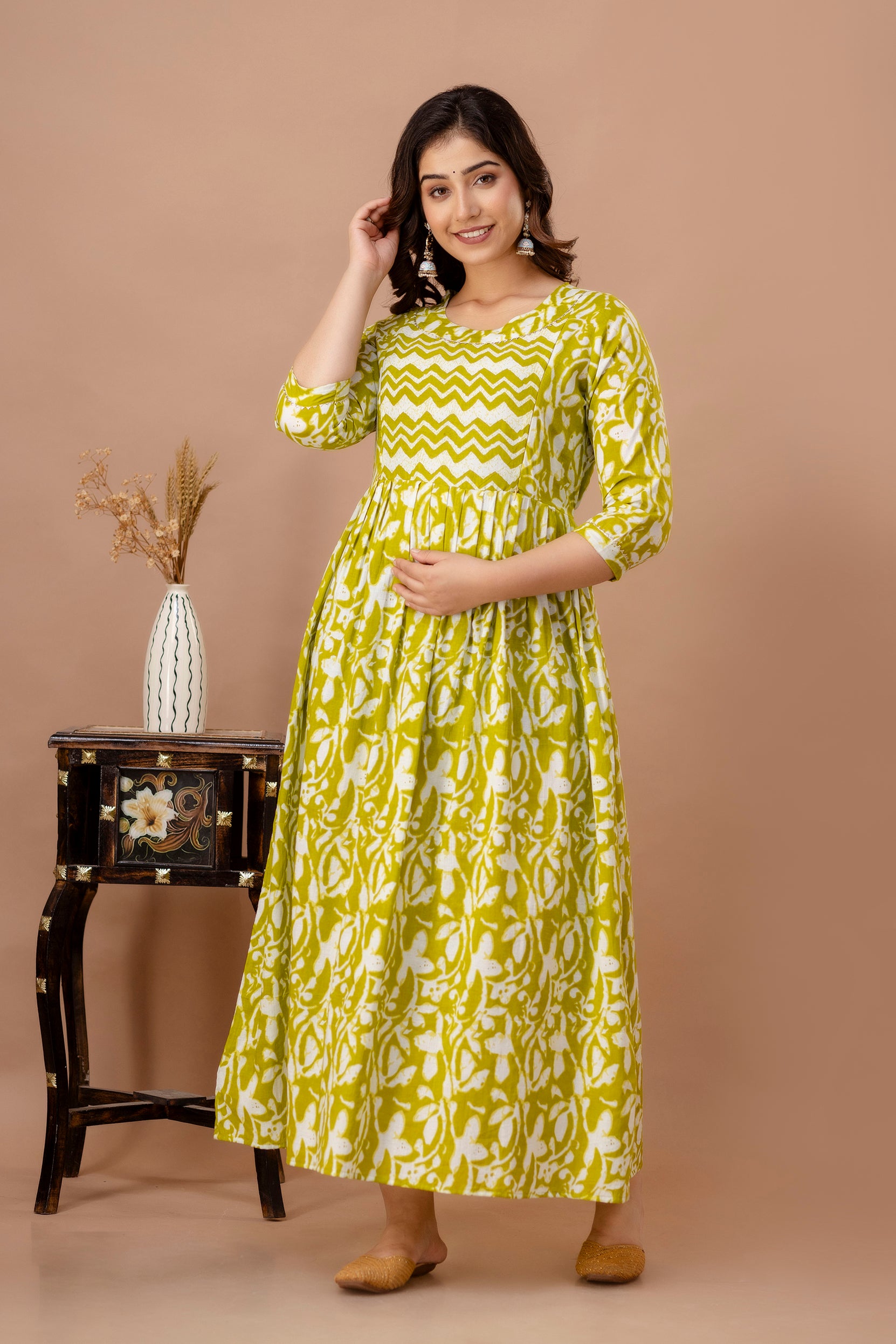 Majestic divas Cotton Lime Green Abstract Floral Printed Maternity Feeding Kurta Dress with Dual Zippers