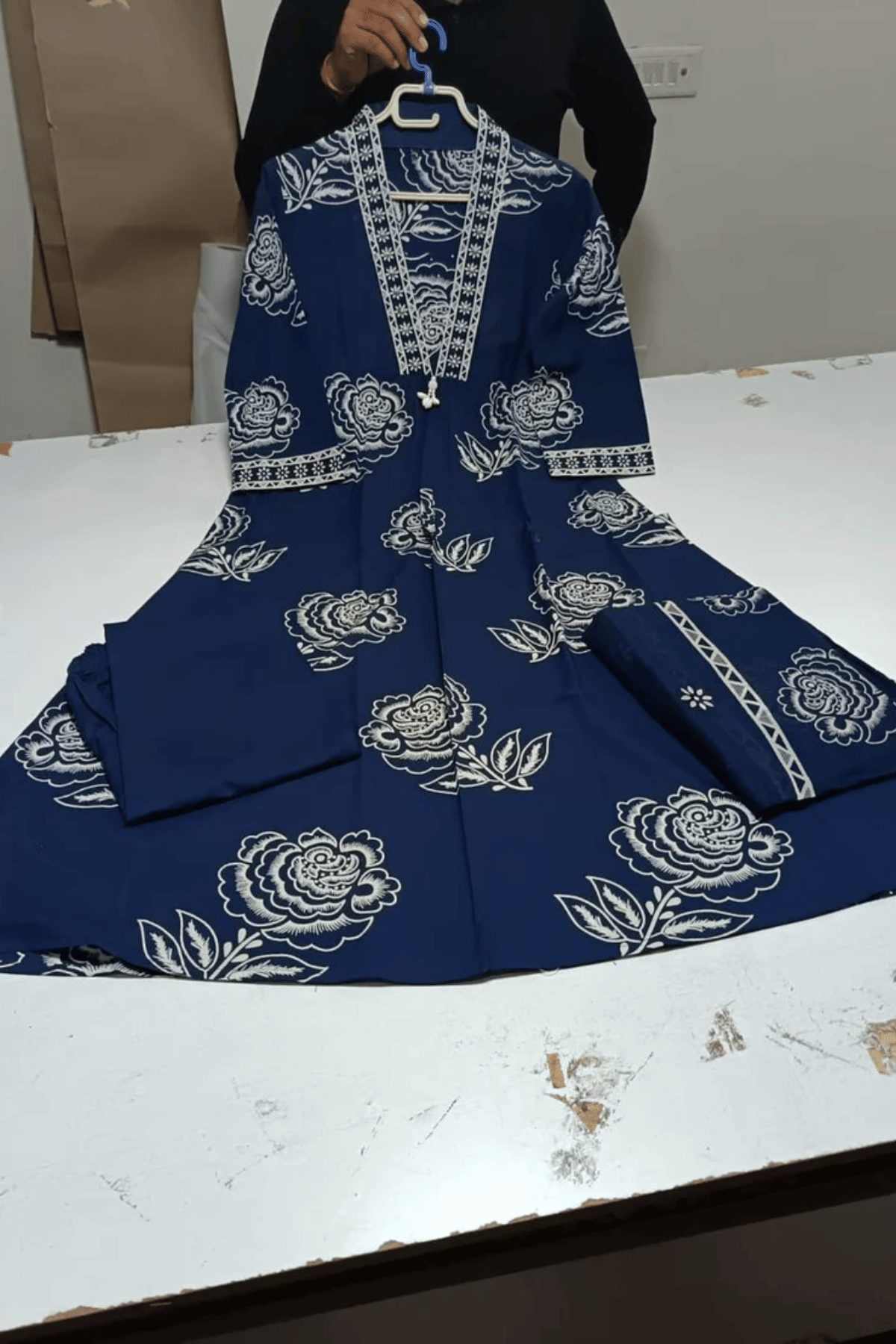 Majestic Diva's Navy Blue Floral Printed Dupatta Set