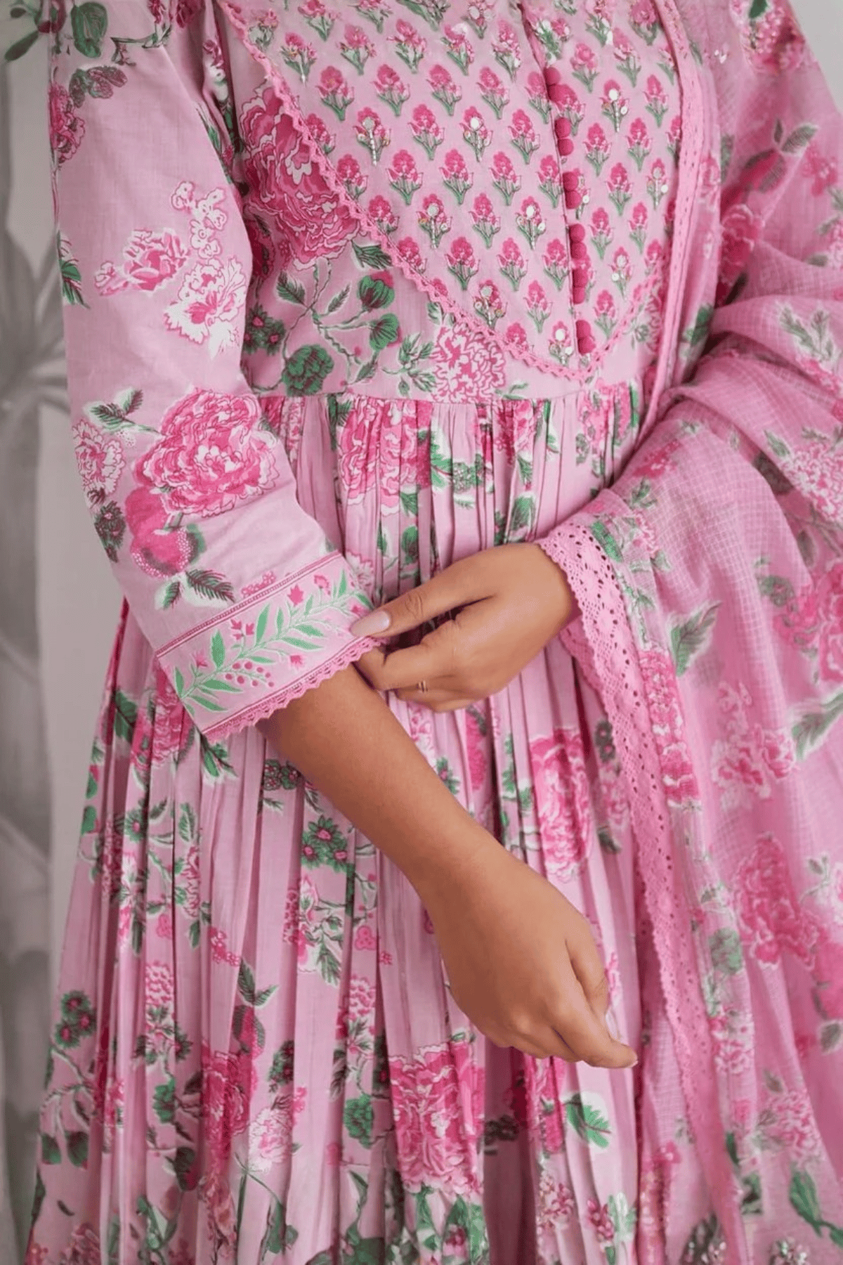 Majestic Diva's Pink Floral Printed Dupatta Set