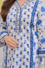Majestic Diva's White & Blue Floral Printed Dupatta Set