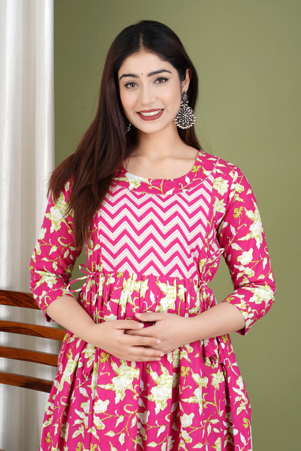 Majestic divas Cotton Pink Floral & Chevron Printed Maternity Feeding Kurta Dress with Dual Zippers