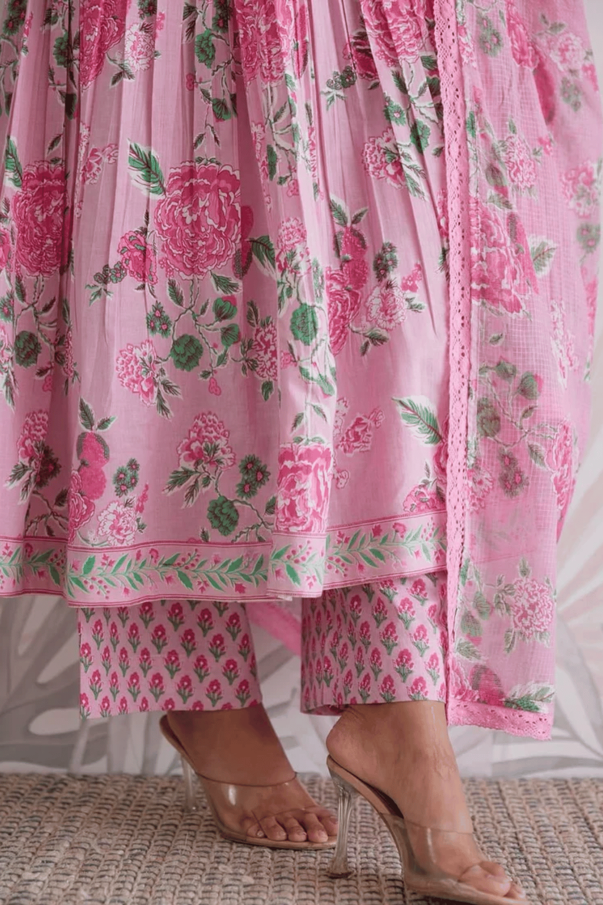 Majestic Diva's Pink Floral Printed Dupatta Set