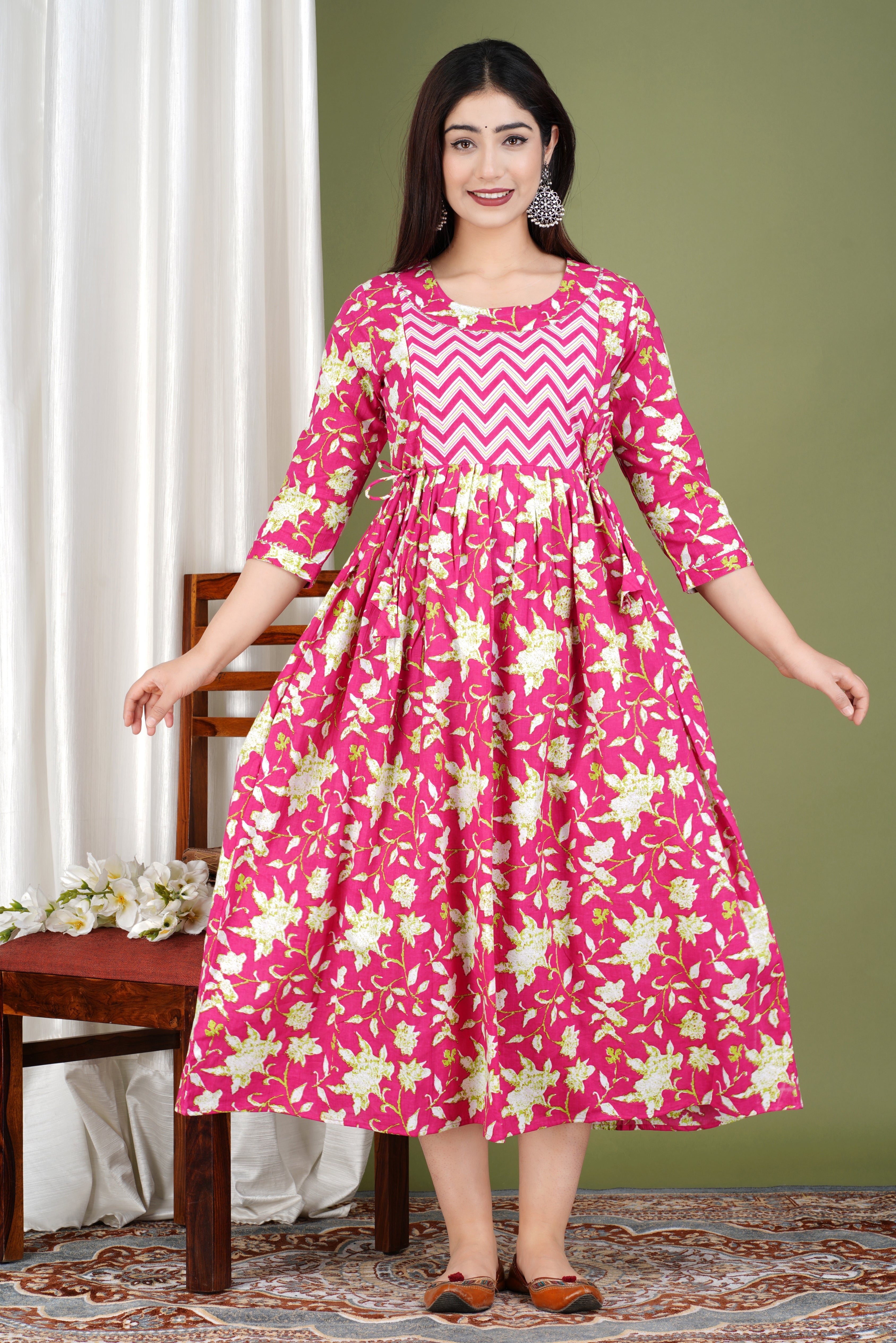 Majestic divas Cotton Pink Floral & Chevron Printed Maternity Feeding Kurta Dress with Dual Zippers