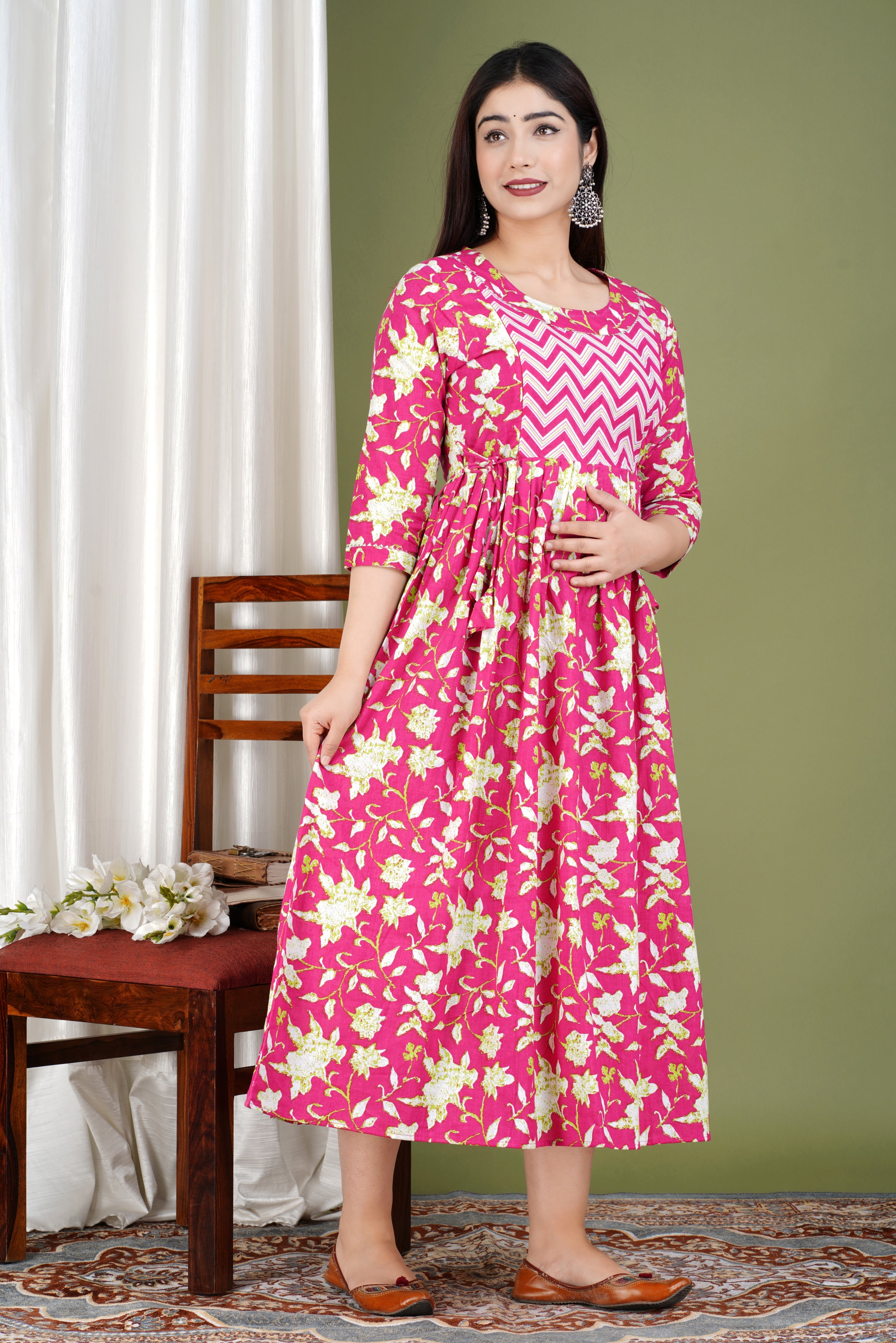 Majestic divas Cotton Pink Floral & Chevron Printed Maternity Feeding Kurta Dress with Dual Zippers