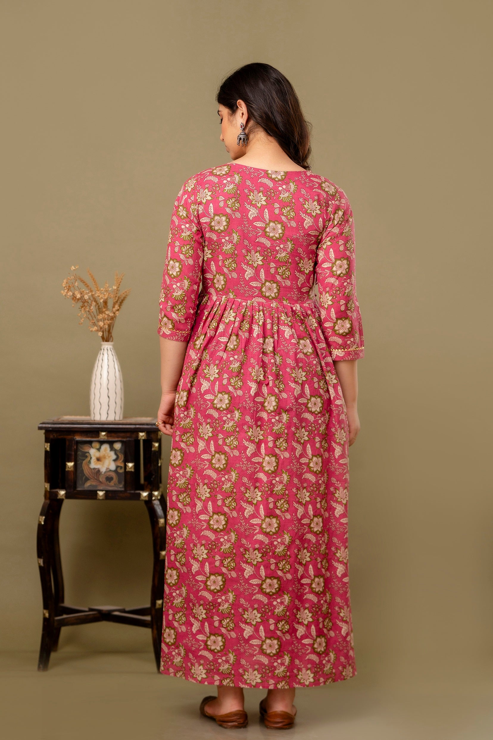 Majestic divas Cotton Rani Pink Floral Buta Printed Maternity Feeding Kurta Dress with Dual Zippers Secondary image