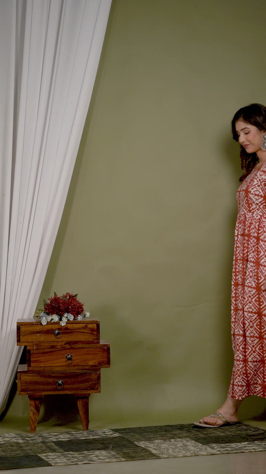 Majestic divas Cotton Red Abstract Geometric Printed Maternity Feeding Kurta Dress with Dual Zippers