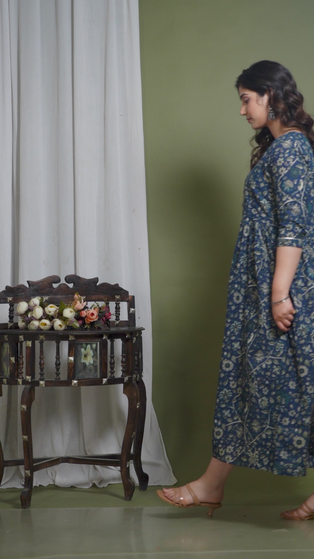 Majestic divas Cotton Teal Blue Beige Floral & Bird Printed Maternity Feeding Kurta Dress with Front Buttons & Dual Zippers